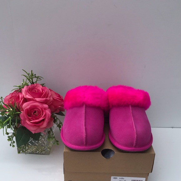 UGG Moraene Slippers - Picture 3 of 12